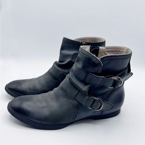 Hush Puppies buckle ankle booties women’s size 6.5